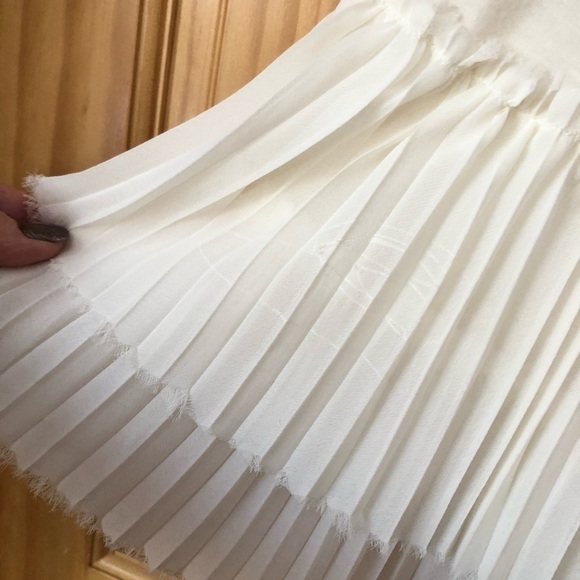 Banana Republic pleated ruffled bottom sleeveless top size Extra Small - Picture 3 of 8